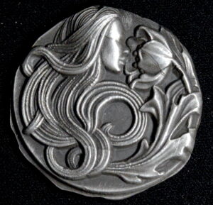 Lady Kisses the Rose 1 Oz Silver Round MK Bars